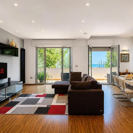 Alcyone 261 Seafront - Fronte Mare Con Balcone Vista Mare, 2 2 Bagni, Posto Auto Apartment