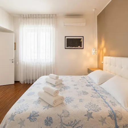 Alcyone 261 Seafront - Fronte Mare Con Balcone Vista Mare, 2 2 Bagni, Posto Auto Lägenhet *