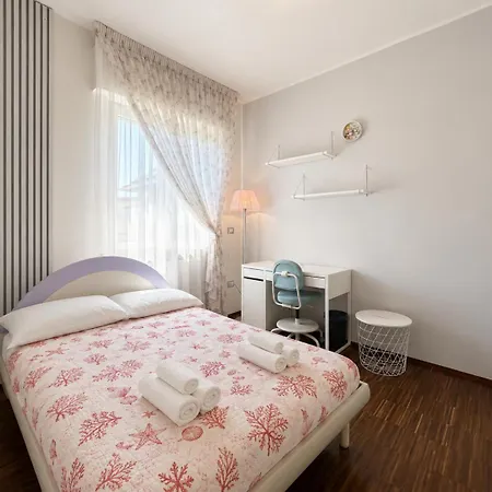 Alcyone 261 Seafront - Fronte Mare Con Balcone Vista Mare, 2 2 Bagni, Posto Auto Apartment