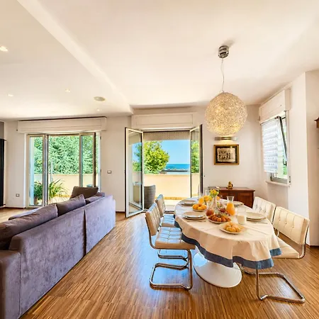 Lägenhet Alcyone 261 Seafront - Fronte Mare Con Balcone Vista Mare, 2 2 Bagni, Posto Auto